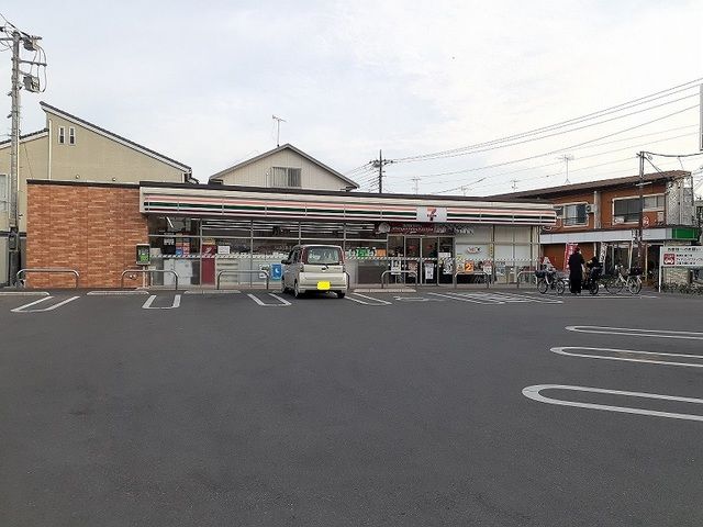 コンビニ　セブンイレブン武里駅東口店（コンビニ）まで700m