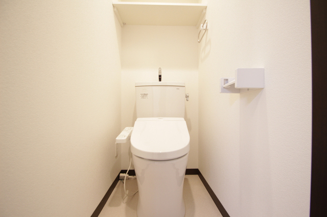 トイレ　※同号室の別階のお写真です