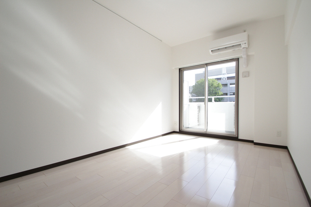 居室・リビング　※同号室の別階のお写真です