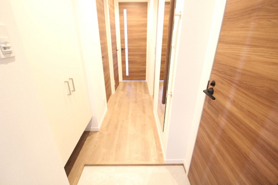 玄関　※別部屋の写真です