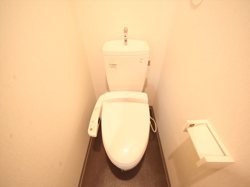 トイレ　温水洗浄暖房便座付トイレ