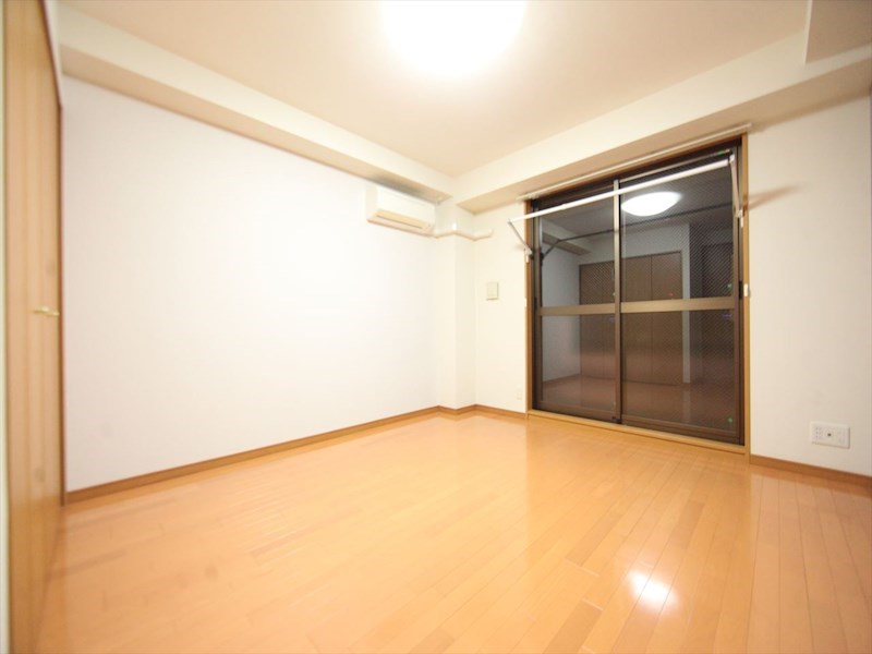 その他部屋・スペース　洋室8.4帖　エアコン完備　バルコニー