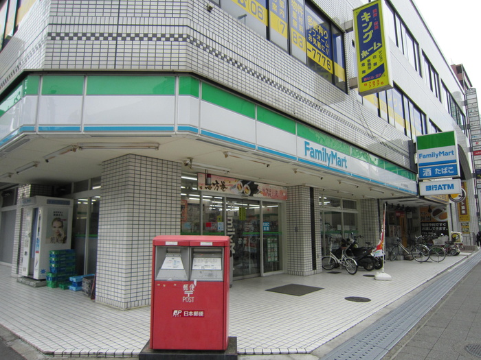 コンビニ　ファミリーマート（コンビニ）まで190m