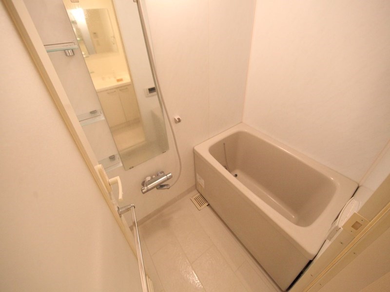 バス・シャワールーム　浴室暖房乾燥機付　追い焚き・オートバス機能付お風呂