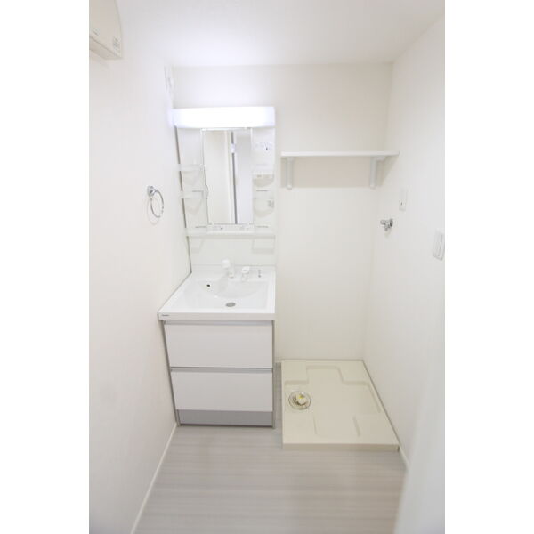 洗面設備　※同シリーズの写真になります。