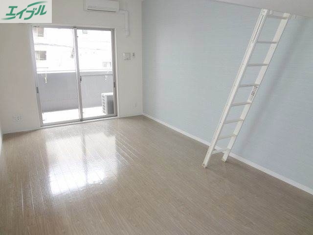 居室・リビング　南向き日当たり良好