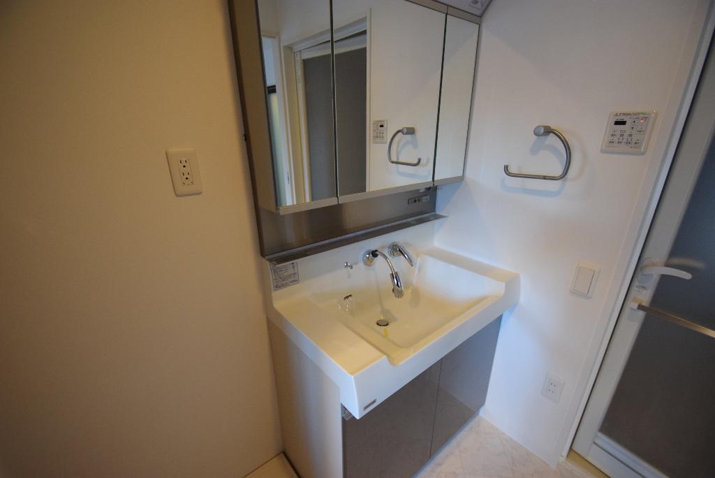 洗面設備　洗髪洗面化粧台