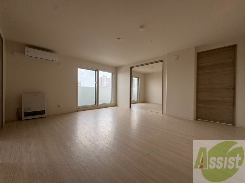 居室・リビング　広々としたリビングですね。使い勝手がよさそうですね！