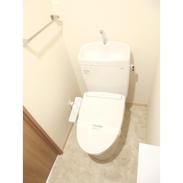 トイレ　温水洗浄機能便座