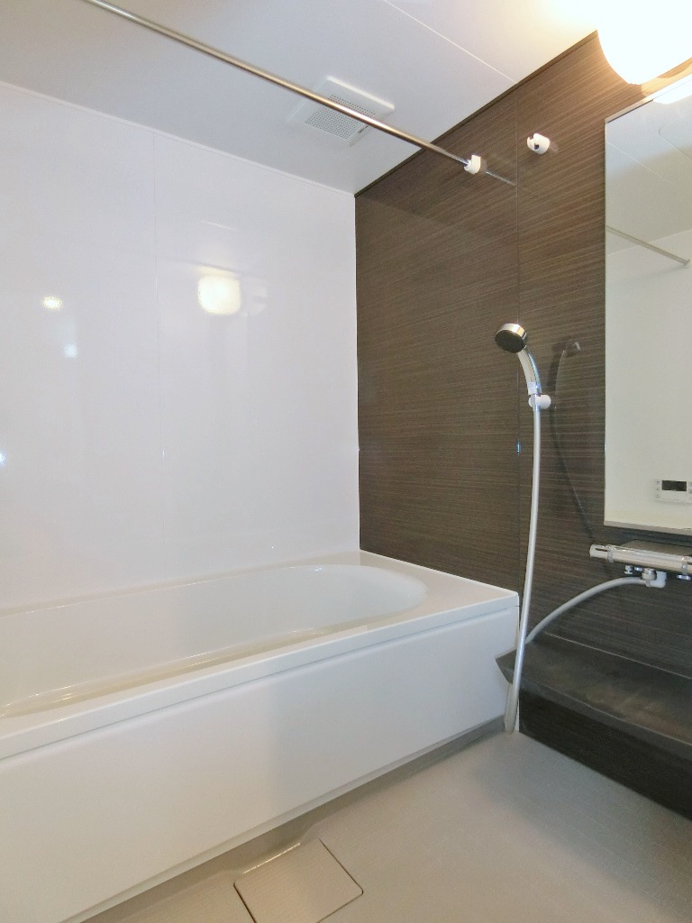 バス・シャワールーム　広々とした一坪バスタイプ♪