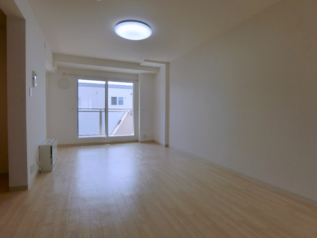 居室・リビング　☆12.4帖の広々としたリビングです♪