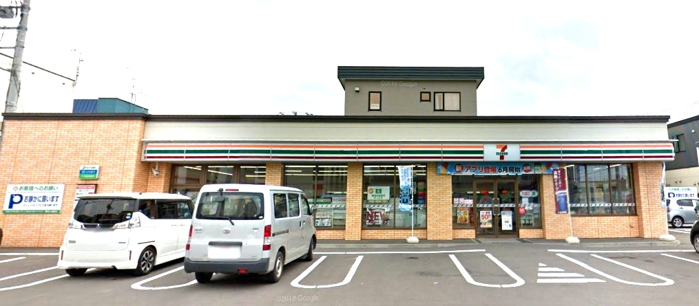 コンビニ　セブンイレブン札幌北郷3条4丁目店（コンビニ）まで448m