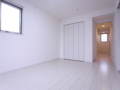 その他部屋・スペース　奥行のあるクローゼット付です。