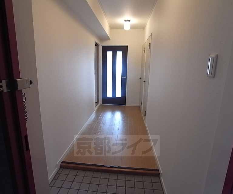 その他部屋・スペース　玄関からの廊下です。