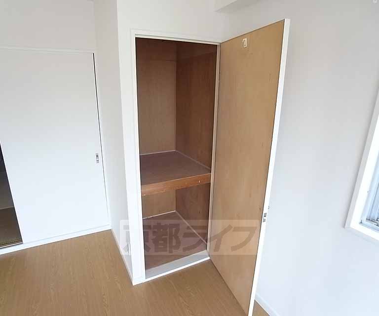 収納　７．５帖の洋室の収納です。