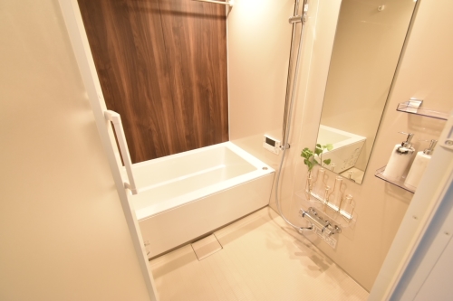 バス・シャワールーム　※反転タイプのお部屋の写真です。