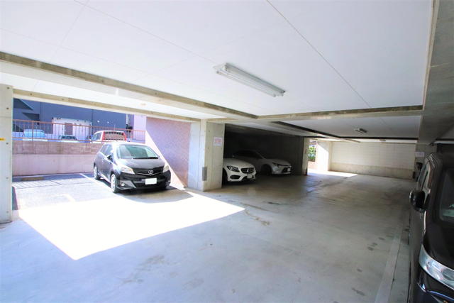 駐車場　※空き要確認。マンションの１階部分が、駐車場になっております