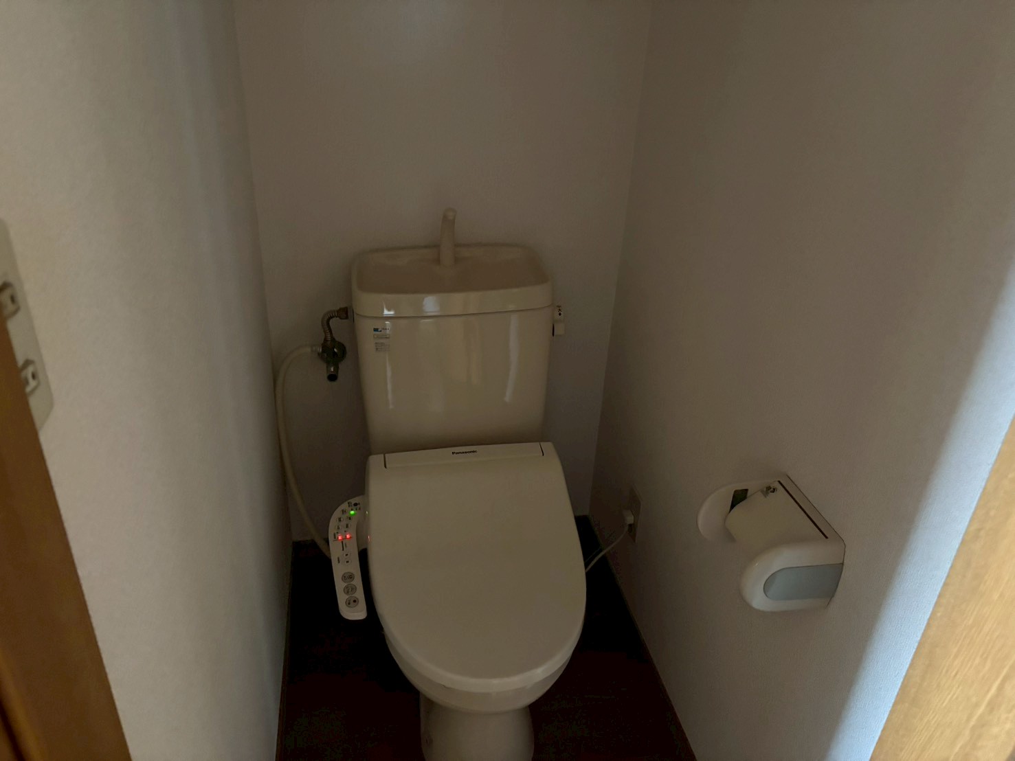 トイレ　温水洗浄便座つき！