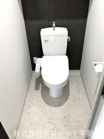 トイレ　温水洗浄暖房便座