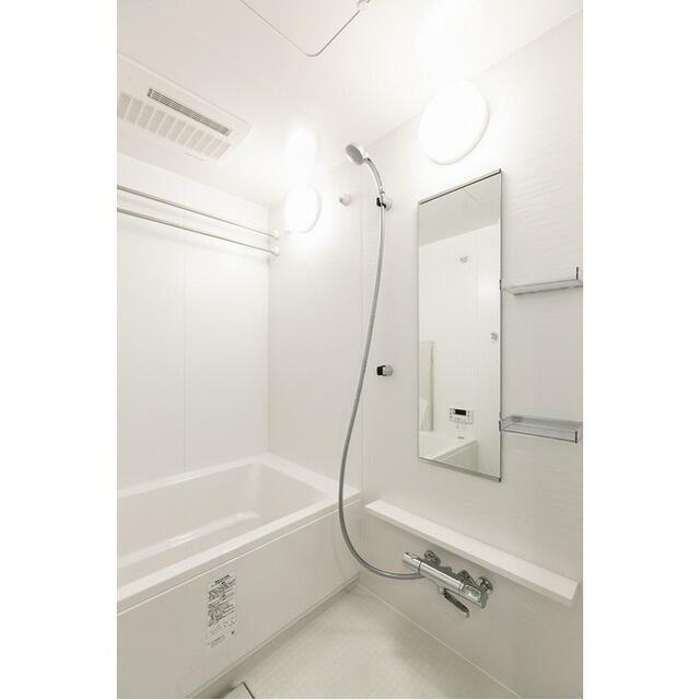 バス・シャワールーム　追い焚き機能付きバス。