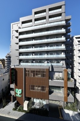 建物外観　鉄筋コンクリート造のがっちりとした建物。