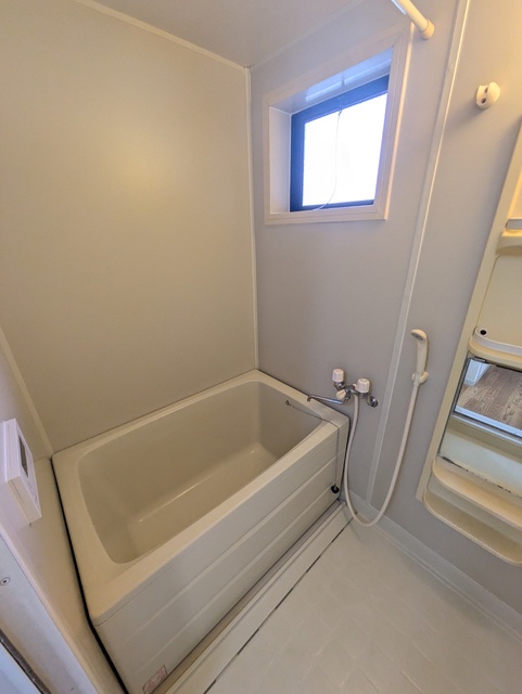 バス・シャワールーム　窓があるバス