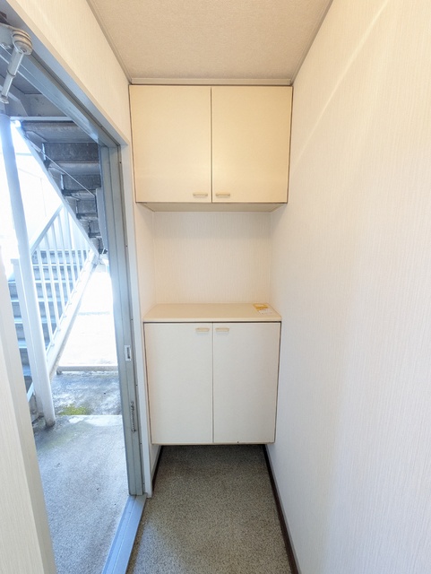 玄関　下駄箱があり靴が収納できます