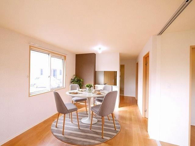 居室・リビング　CGで家具等を配置したもので家具等は含まれません