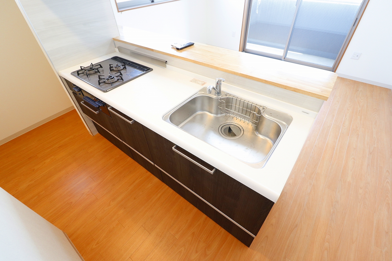 キッチン　※同建物別部屋内装写真