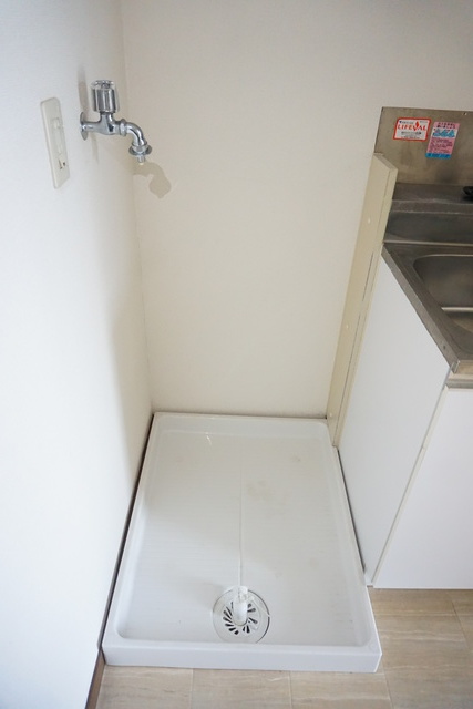 その他　水漏れの心配がない防水パン付きの洗濯機置き場です