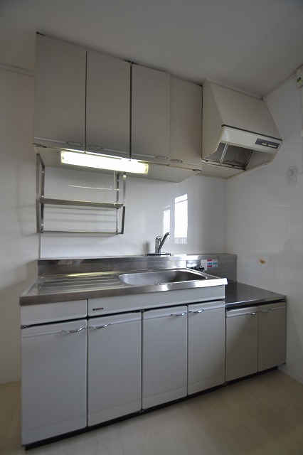 キッチン　同物件別号室の写真です。