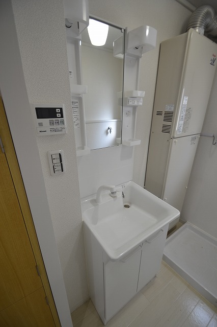 洗面設備　同物件別号室の写真です。