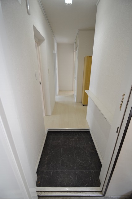 玄関　同物件別号室の写真です。