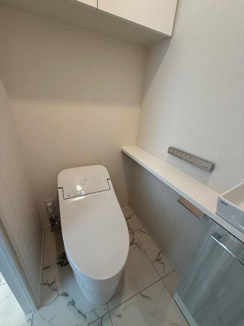 トイレ　手洗いカウンター付