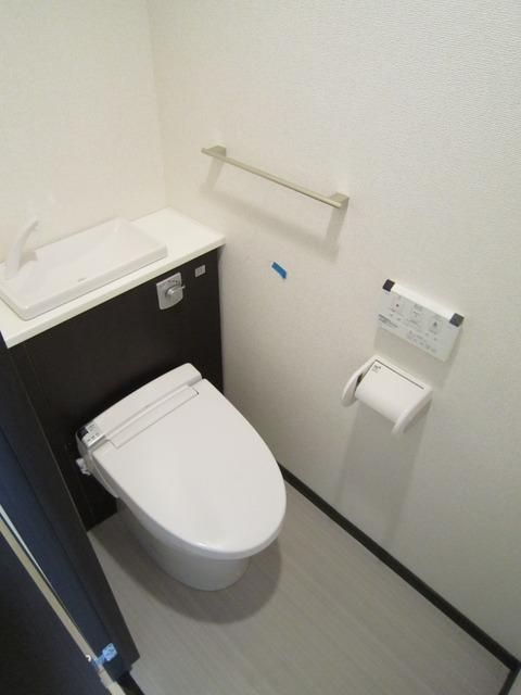 トイレ　温水洗浄便座付き