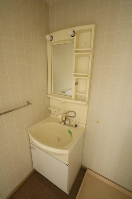 洗面設備　☆忙しい朝に便利なシャワー付独立洗面台☆