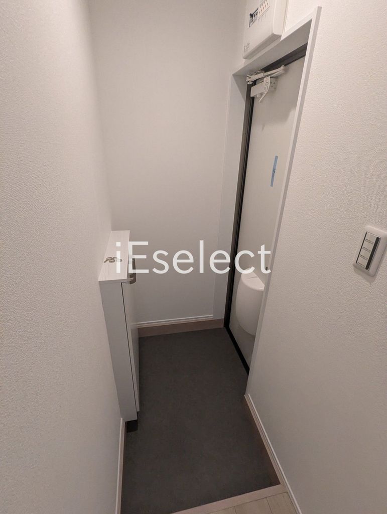 玄関　シューズボックス付きの玄関です?