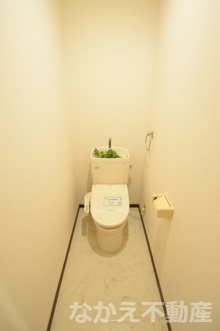 トイレ　落ち着いた色調のトイレです