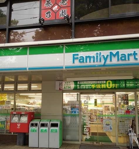 コンビニ　ファミリーマート（コンビニ）まで600m