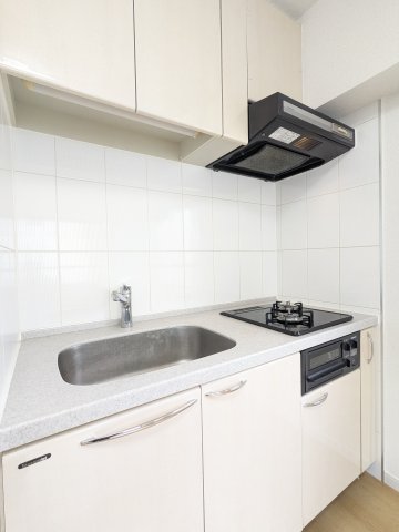 キッチン　コンパクトなキッチンで掃除もラクラク