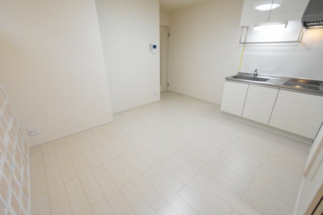 居室・リビング　エアコン付きで快適に過ごせます♪