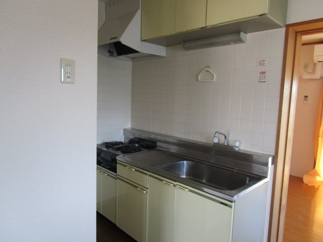 キッチン　写真は304号室です（参考）