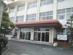 小学校　比地大小学校（小学校）まで900m