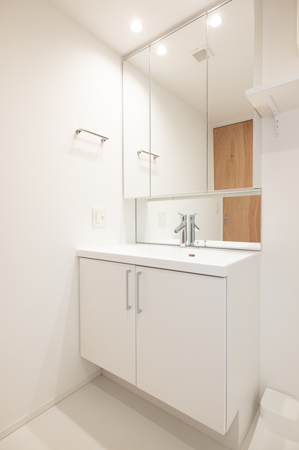 洗面設備　※写真は同タイプ住戸です。