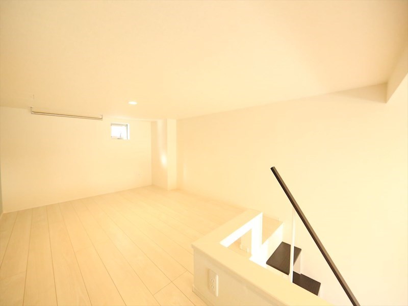 その他部屋・スペース　階段式上段ロフト6帖（収納にも寝室にも使えます）　同仕様写真