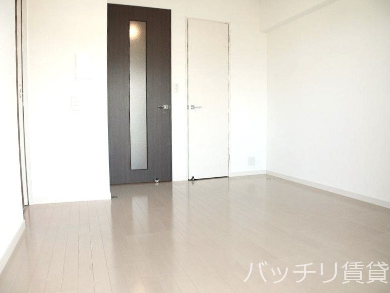 居室・リビング　別号室タイプの為、現状を優先いたします