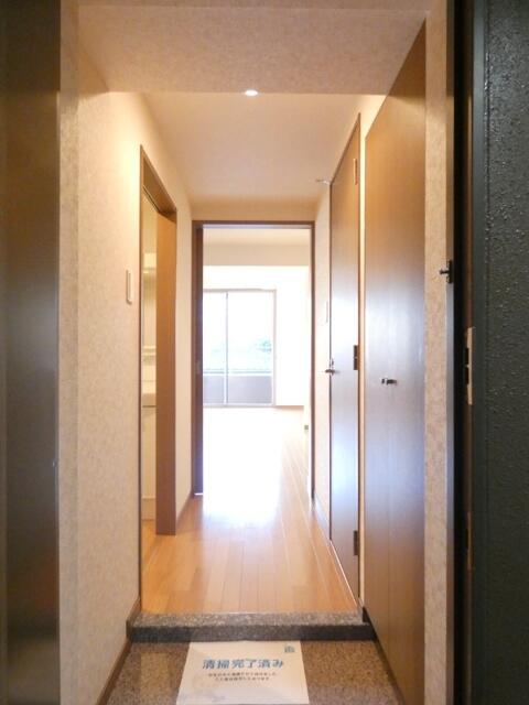 玄関　301号室の写真のため現状優先