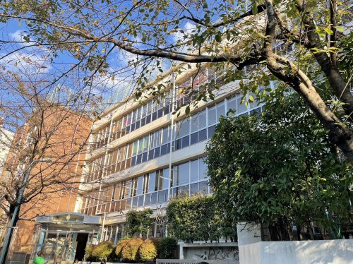 小学校　目黒区立中目黒小学校（小学校）まで611m