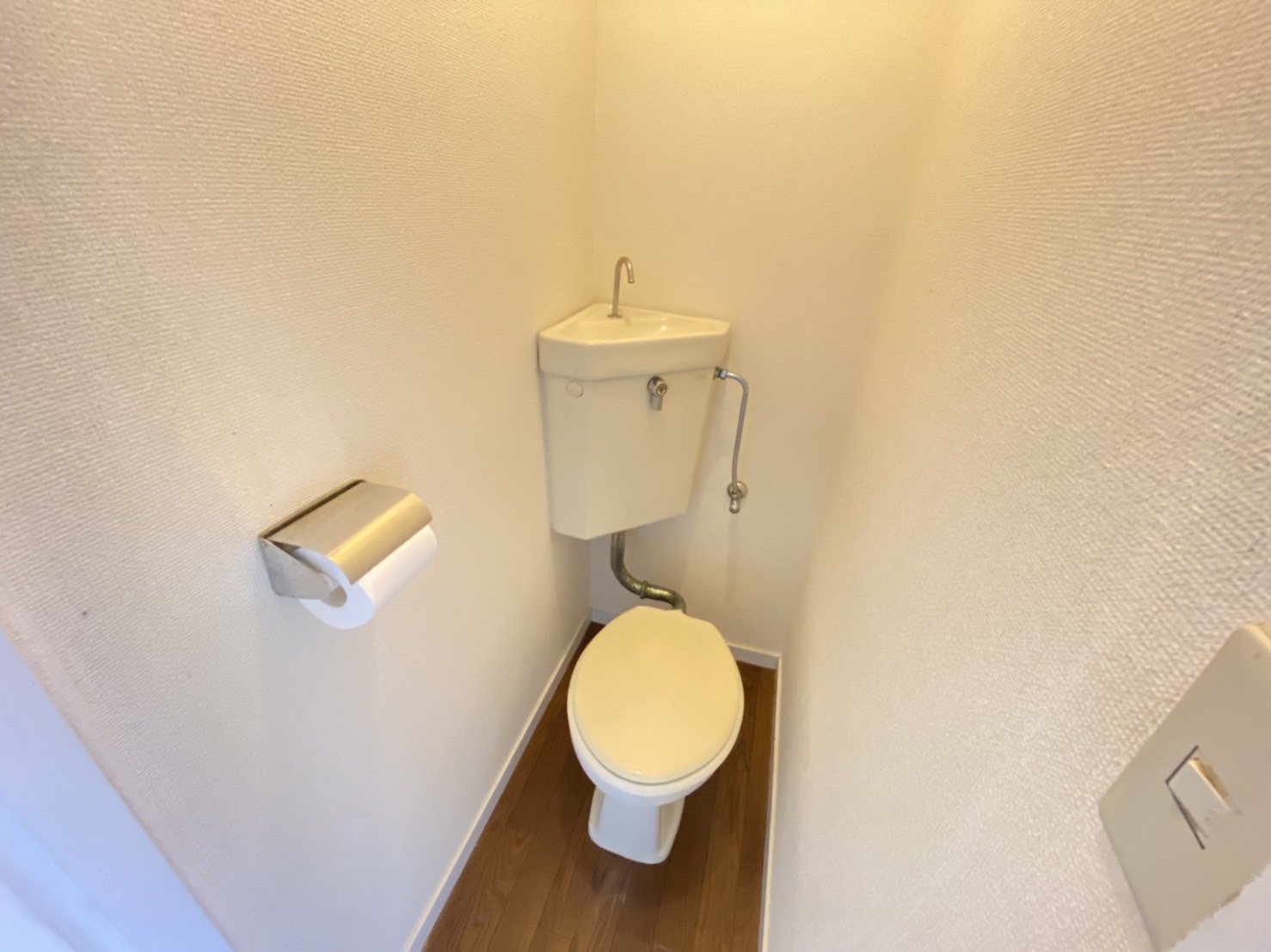 トイレ　同じ建物の別のお部屋です