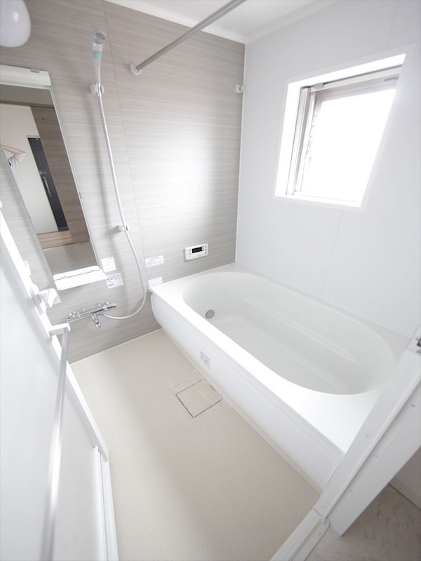 バス・シャワールーム　浴室暖房乾燥機付　追い焚き・オートバス機能付お風呂